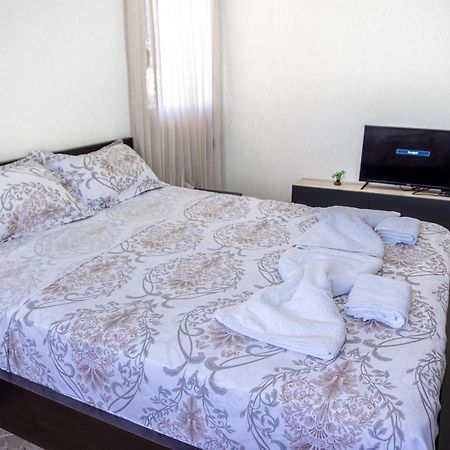 City Center Two Private Bedrooms Near Scanderbeg Square On Shared Apartment Tirana Buitenkant foto