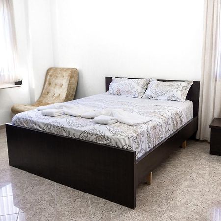 City Center Two Private Bedrooms Near Scanderbeg Square On Shared Apartment Tirana Buitenkant foto