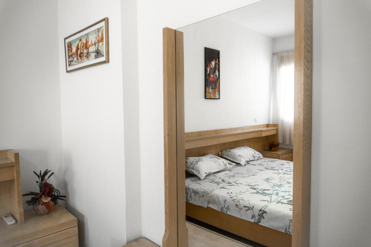 City Center Two Private Bedrooms Near Scanderbeg Square On Shared Apartment Tirana Buitenkant foto