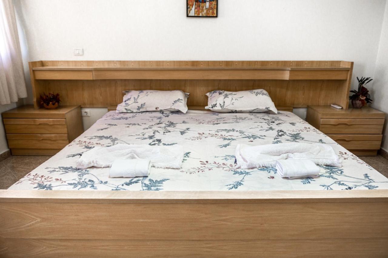 City Center Two Private Bedrooms Near Scanderbeg Square On Shared Apartment Tirana Buitenkant foto