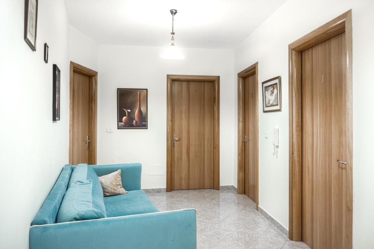City Center Two Private Bedrooms Near Scanderbeg Square On Shared Apartment Tirana Buitenkant foto