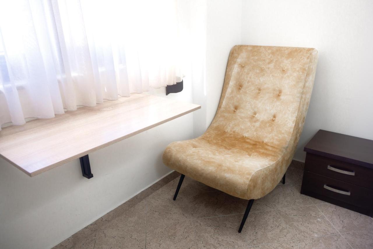 City Center Two Private Bedrooms Near Scanderbeg Square On Shared Apartment Tirana Buitenkant foto