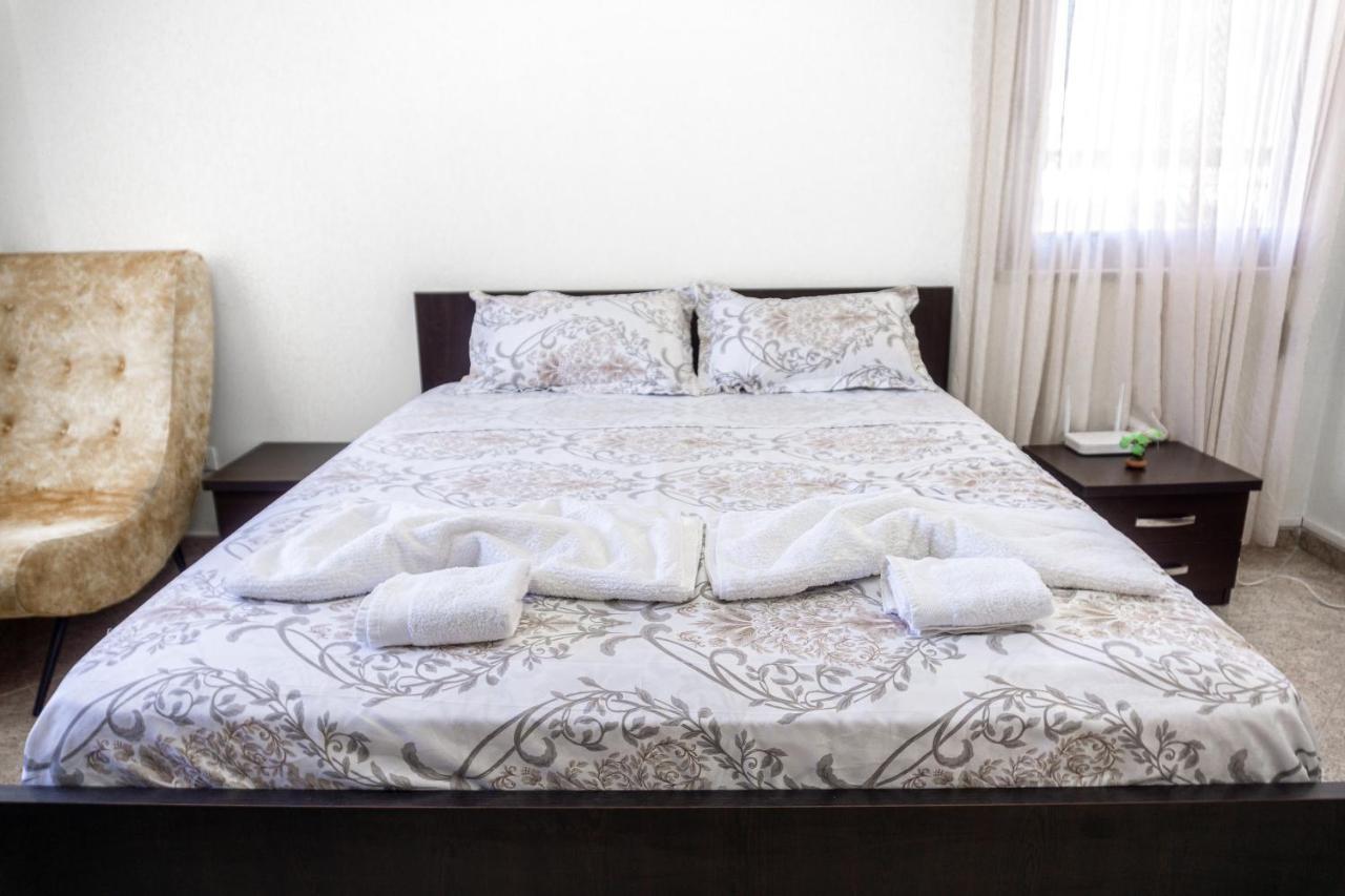 City Center Two Private Bedrooms Near Scanderbeg Square On Shared Apartment Tirana Buitenkant foto