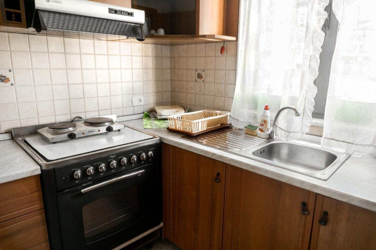 City Center Two Private Bedrooms Near Scanderbeg Square On Shared Apartment Tirana Buitenkant foto