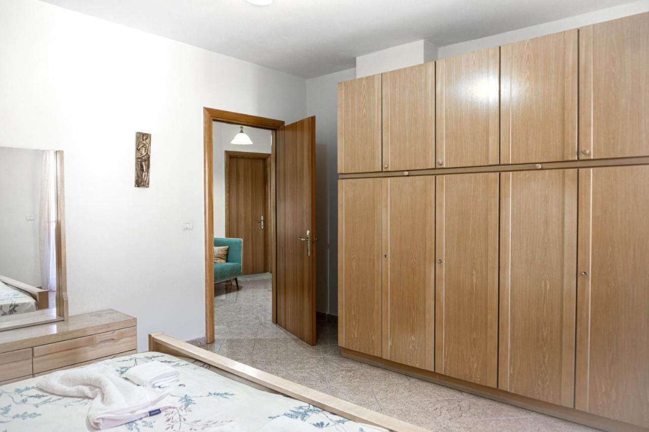 City Center Two Private Bedrooms Near Scanderbeg Square On Shared Apartment Tirana Buitenkant foto