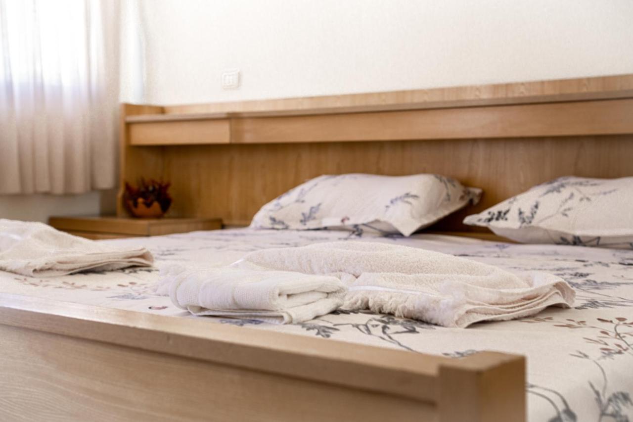 City Center Two Private Bedrooms Near Scanderbeg Square On Shared Apartment Tirana Buitenkant foto