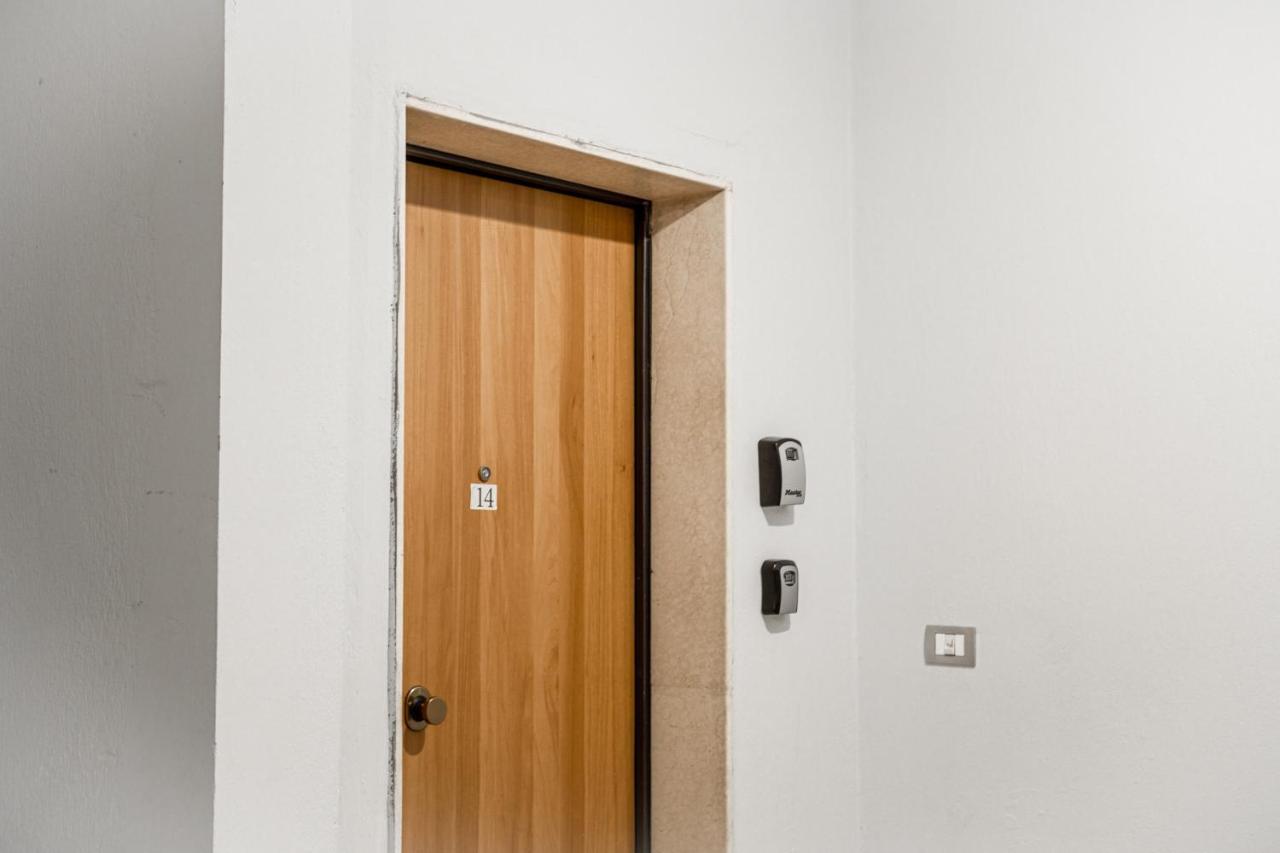 City Center Two Private Bedrooms Near Scanderbeg Square On Shared Apartment Tirana Buitenkant foto