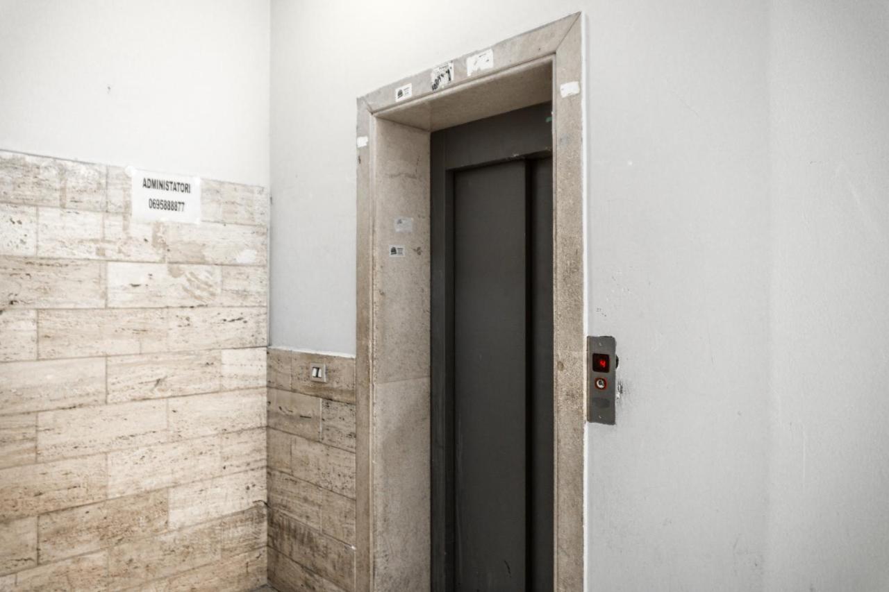 City Center Two Private Bedrooms Near Scanderbeg Square On Shared Apartment Tirana Buitenkant foto