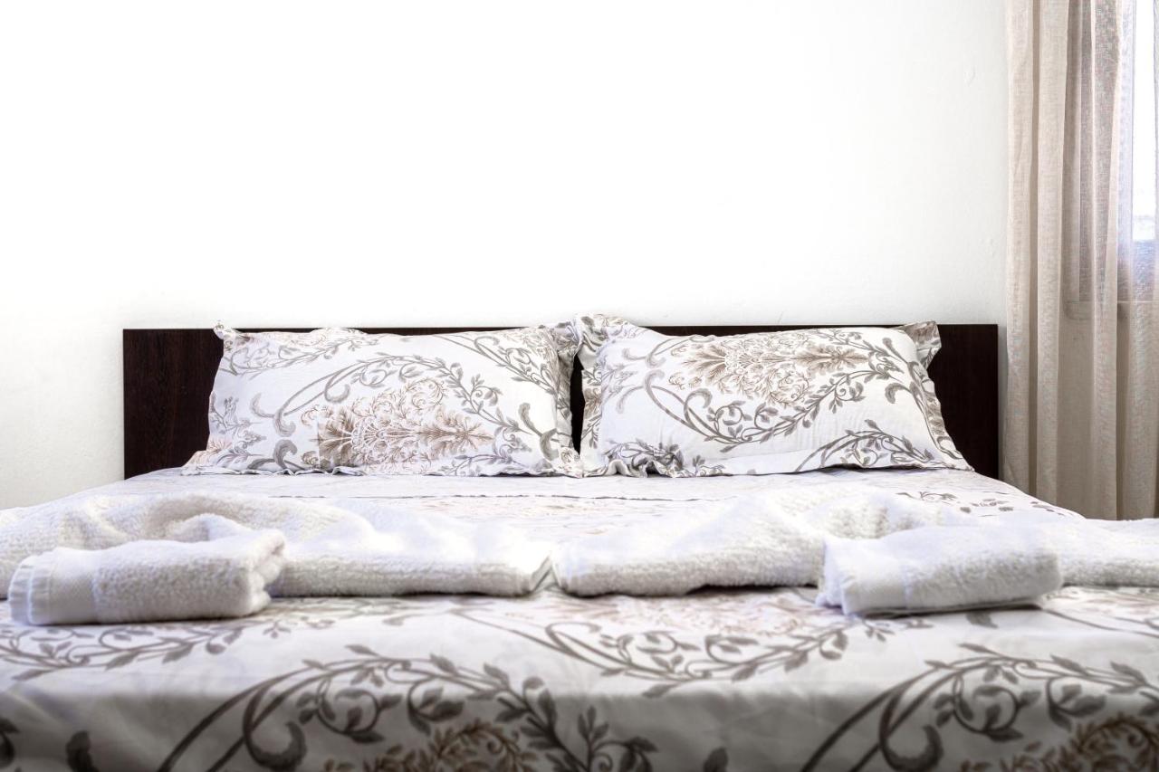 City Center Two Private Bedrooms Near Scanderbeg Square On Shared Apartment Tirana Buitenkant foto