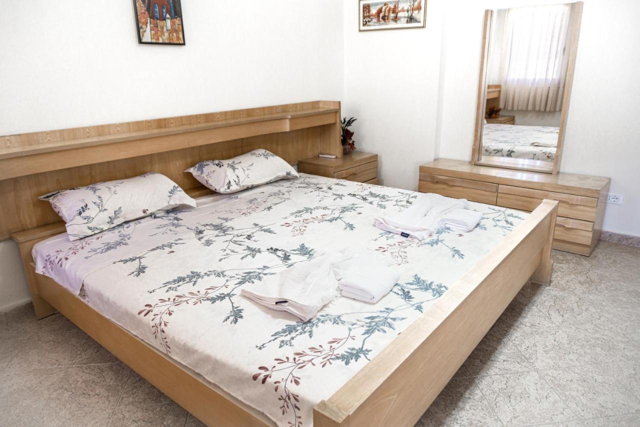City Center Two Private Bedrooms Near Scanderbeg Square On Shared Apartment Tirana Buitenkant foto