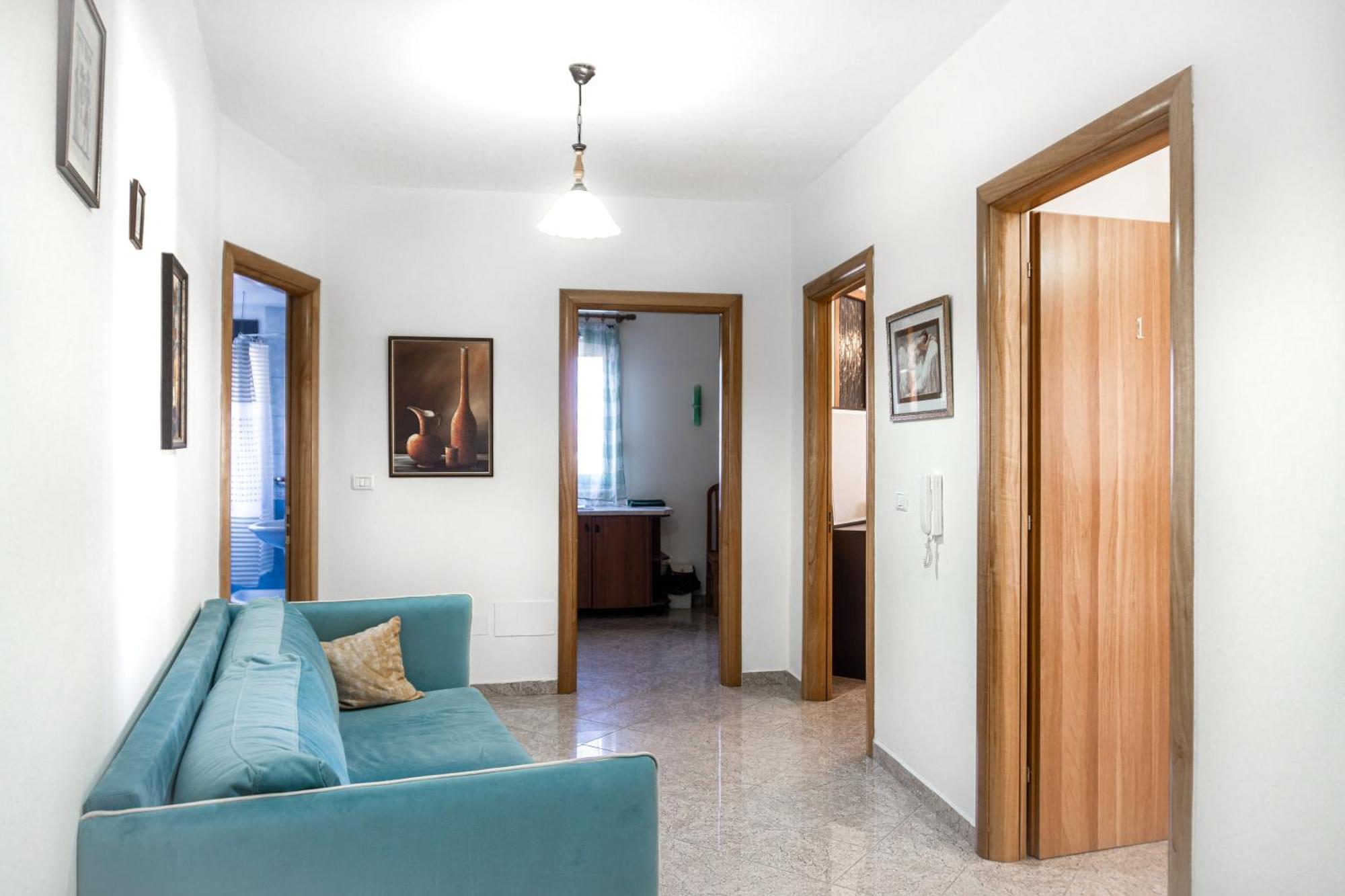 City Center Two Private Bedrooms Near Scanderbeg Square On Shared Apartment Tirana Buitenkant foto